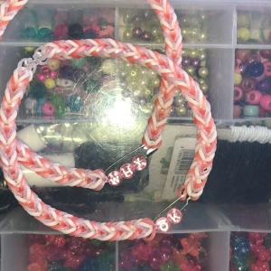 rosa/vita chokers!! - egengjorda chokers. frakt tillkommer på 11kr<3 priset är per styck<3