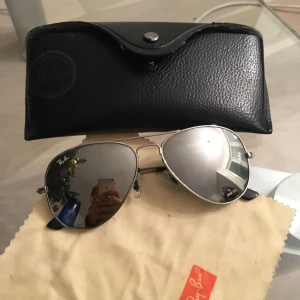  - Äkta Ray Ban aviators pilot solglasögon med tillhlrande äkthetsbevis. Köpt på Tradera.