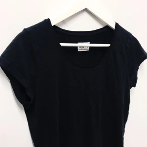  - Baströja från Crocker säljes för 20kr, frakt tillkommer (Kan även mötas upp i Malmö). Betalning sker via swish. 