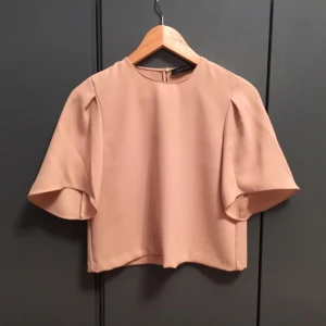  - Puderfärgad tröja från Zara woman. I bra skick!