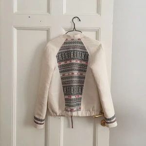  - Så snygg!! Jacka/blazer från Pull&bear