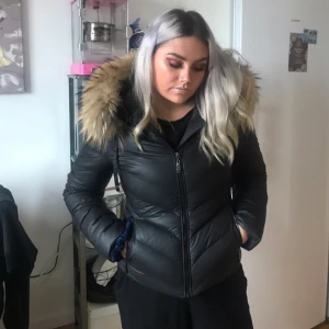  - Använd en vinter några gånger Passar inte min stil och sitter tajt