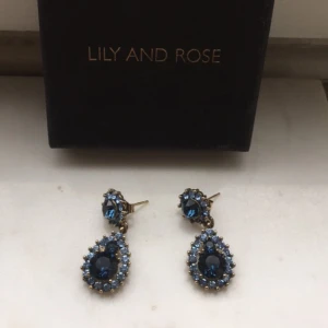  - Lilly and rose örhängen! 