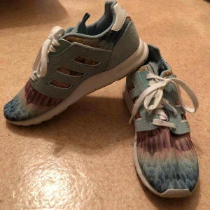  - Adidas storlek 38! ✨ Använda ett fåtal gånger.  