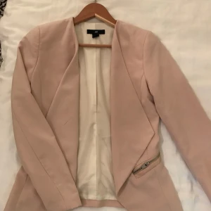  - Kavaj från hm, använd en gång. 