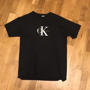 - Äkta calvin Klein T-shirt. 30 kr frakten. 