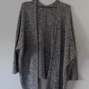  - Slouchy cardigan från Brandy Melville • Fint skick