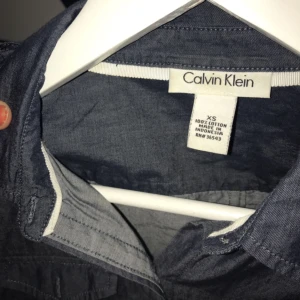  - kan mötas upp i skåne, skicka och tar swish , snyggt att vika upp ärmarna i skjortan! 