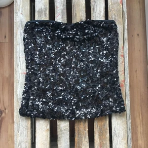  - Fin svart paljettopp från Vila. Använd två gånger