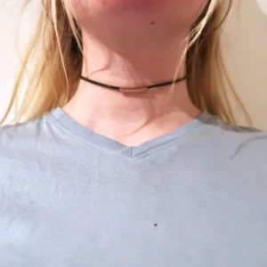  - Choker som blivit använd vilket syns på metallen! Annars fin!🔆💖