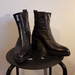 Beautiful soft real leather Zara ankle boots. Only worn once in excellent condition   +50kr for shipping