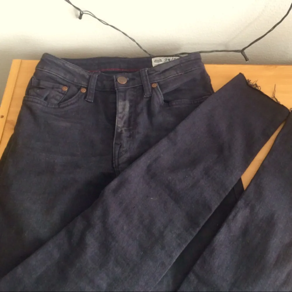 Crocker Pow Second Skin black women's high-waisted un-hemmed skinny jeans. Little bit of wear but in good shape, ankles are purposefully made to appear hem-less and frayed. Comfortable and stretchy, paid a great with a crop top or leotard! Msg for payment/shipping talk :) . Jeans & Byxor.