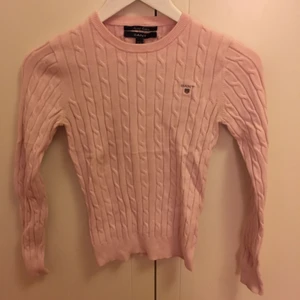  - Ljusrosa kabelstickad tröja från gant, köpt på NK i stockholm
