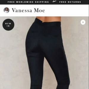  - Använda 1 gång men är för små för mig och kan inte skicka tbx den så säljer dem här. Orginal priset var 500kr så säljer dem lite billigare.  Från NAKD i storlek S