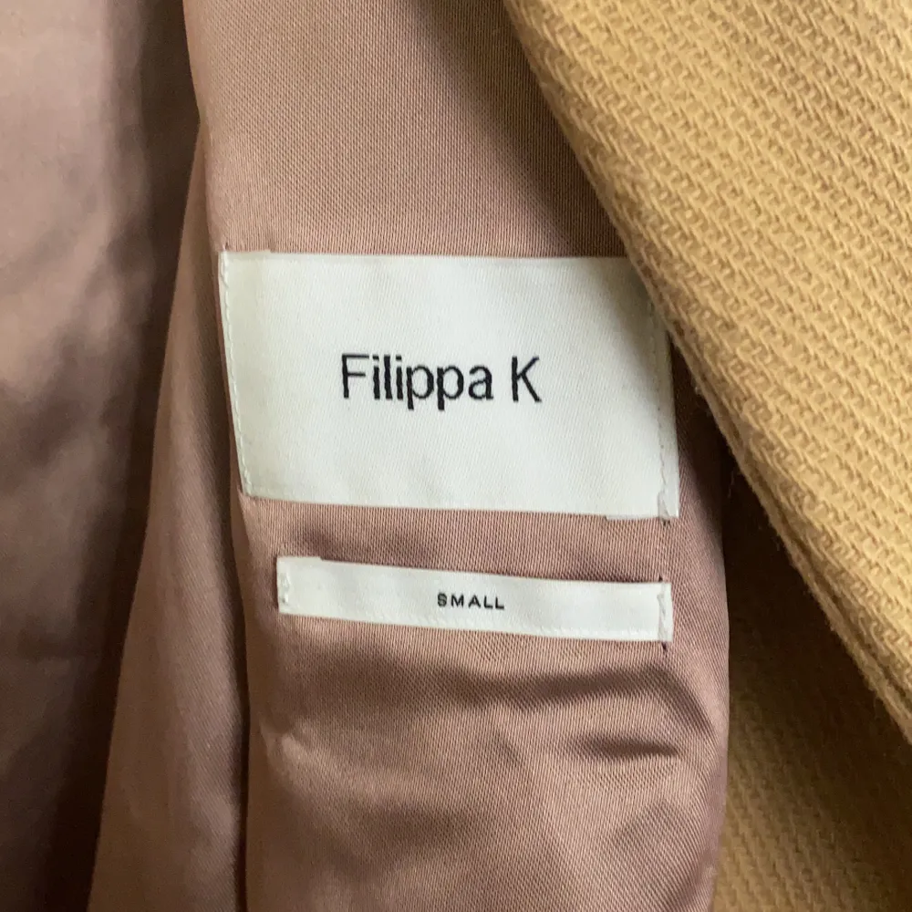 Esther belt coat från Filippa k . Jackor.