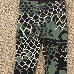 Aimn  - Tränings tights aimn stl xs, aldrig använda! 