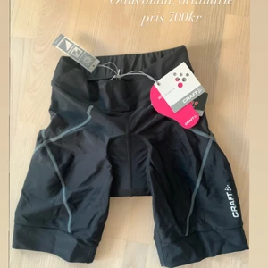 Cykelbyxor CRAFT - Cykelbyxor från CRAFT, helt oanvända. Vadderad sittdyna, följsamt material. Ordinarepris 700kr