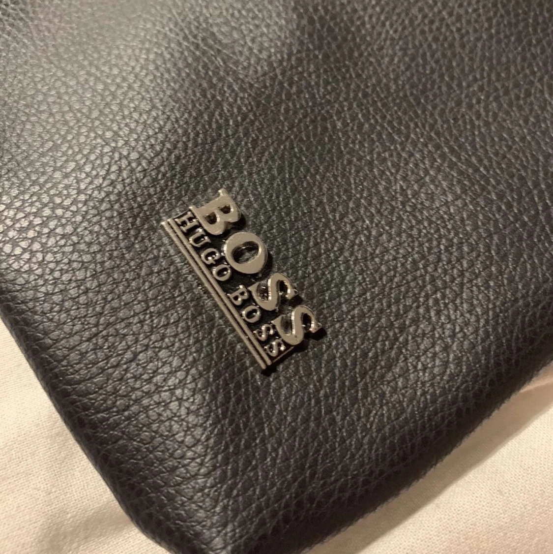 Hugo Boss väska - 90