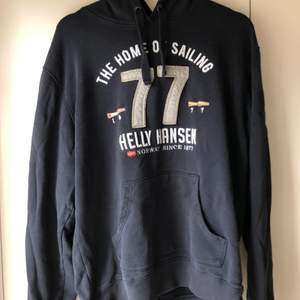 Marinblå Helly Hansen hoodie 