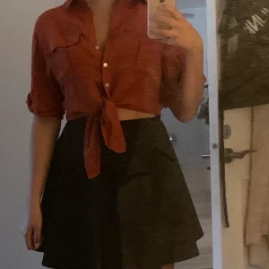 Tröja - Jättefin orange/ brun tröja från bershka, funkar i både S och M. Använd fåtal gånger