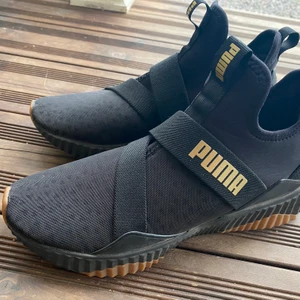 Puma sneakers! St 41! - Använda ett fåtal gånger. Buda! 