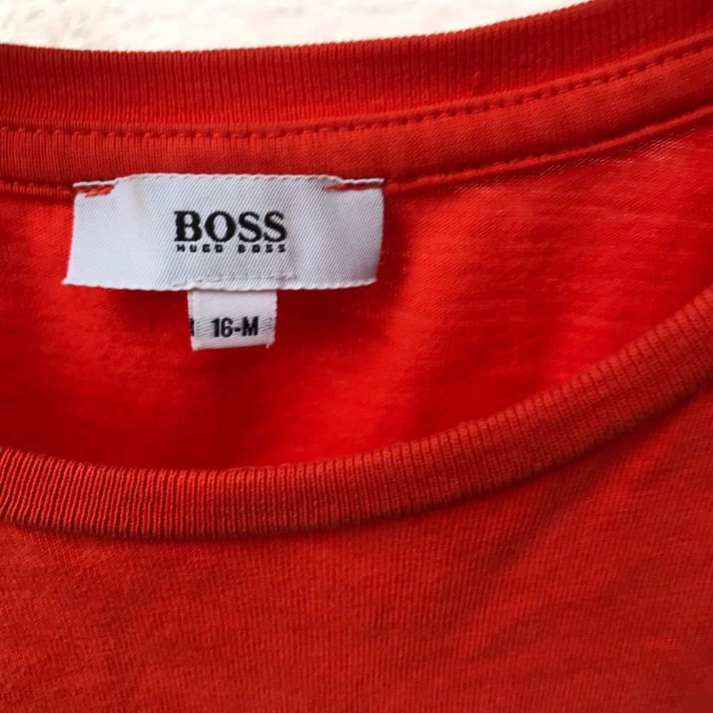 Passar S-M, bra skick. T-shirts.