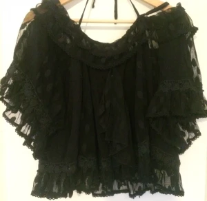  - Otroligt vacker blus från Lise Sandahl i onesize,passar S/mindre M. Aldrig använd,nypris på Nelly 1099:-
