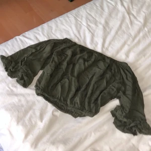 Så fin topp.  - Säljer denna billigt då jag bara vill att den ska försvinna! Men den är faktiskt jättefin. Köptes utomlands!