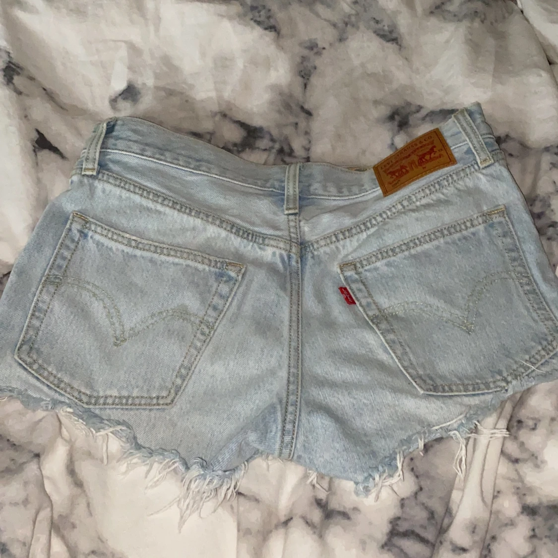 Levis 501 shorts W26