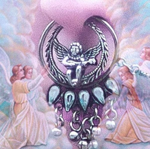  - Handgjort smycke med ängel i nickelfritt stål. Mjuka silikontoppar istället för piercing

Skick - ny. Tillverkas på beställning