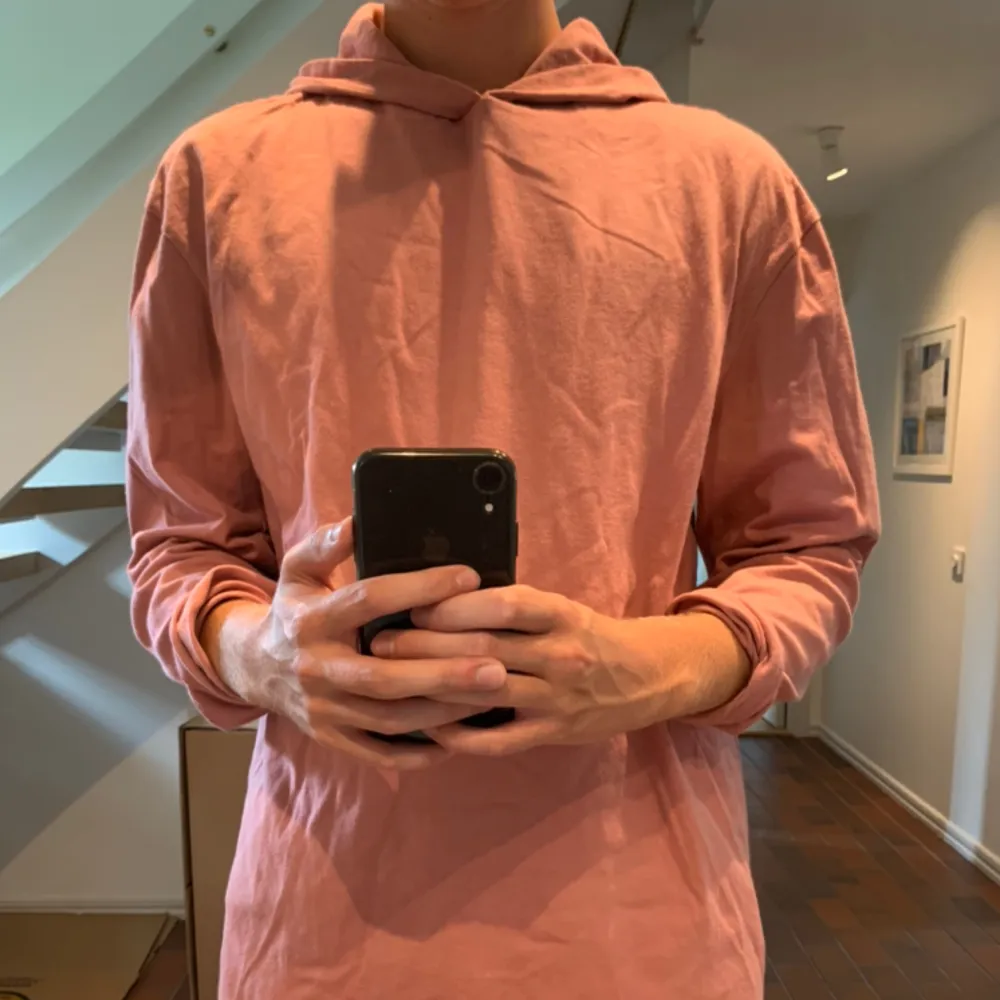 Superskön tunn rosa hoodie från Urban outfitters!. Hoodies.
