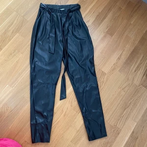 Skinbyxor från nelly - Stolek xs! Snygga skin byxor från Nelly! Köparen står för frakt!