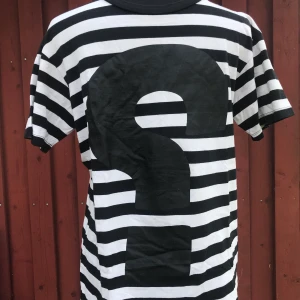 Fet SWEET SKTBS tshirt - Fet tshirt från SWEET SKTBS som tyvärr blivit för liten. Mycket bra skick! 🤩  Köparen står för frakten. 