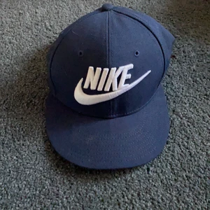 Keps  - Säljer denna då den är lite stor för mig. Som ny! 