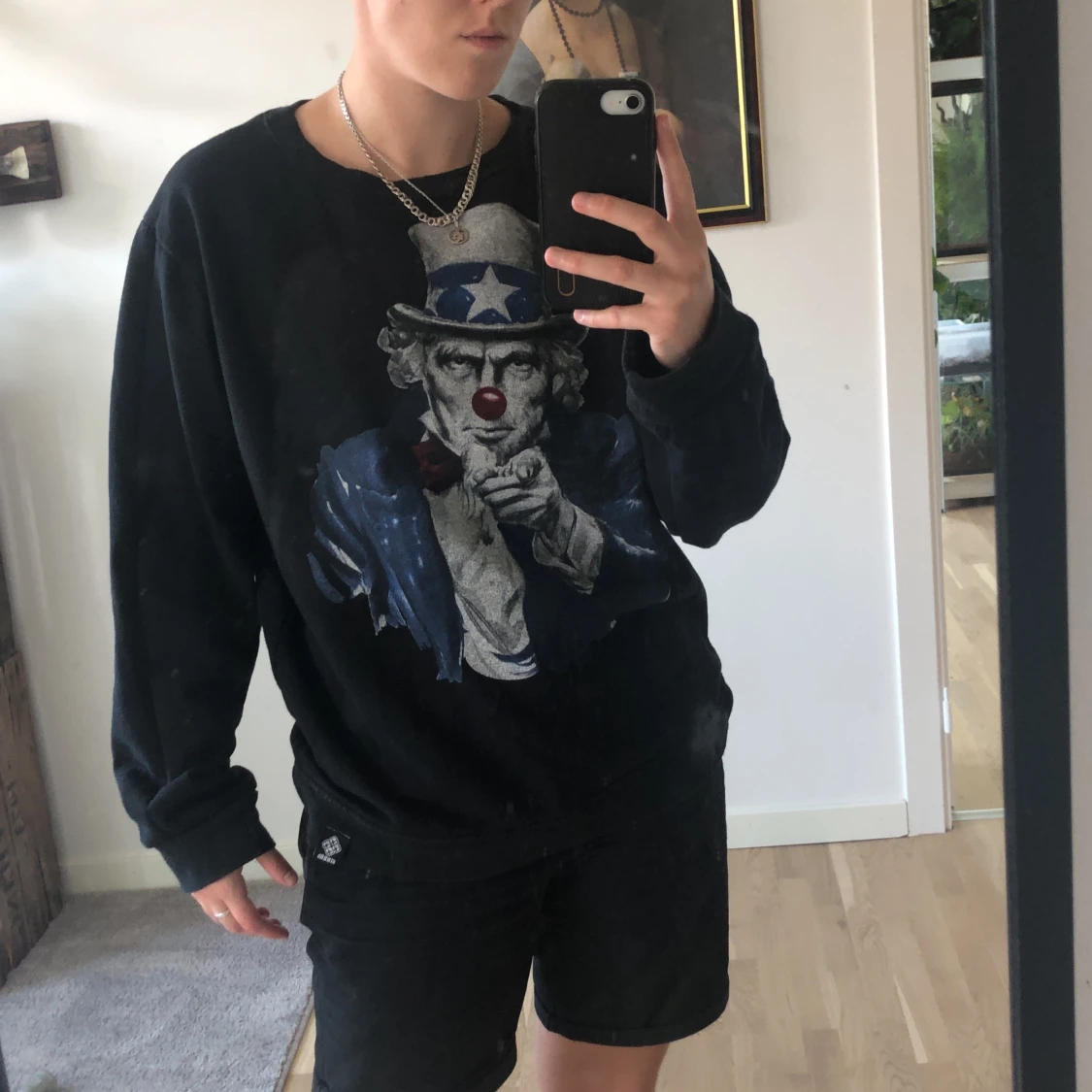 Svart tröja med tryck - 90