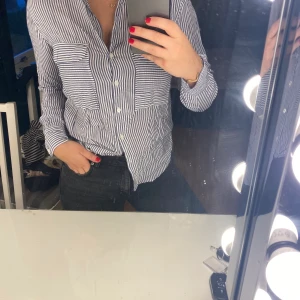 Skjorta - zara - Fin tunn skjorta i bra skick 