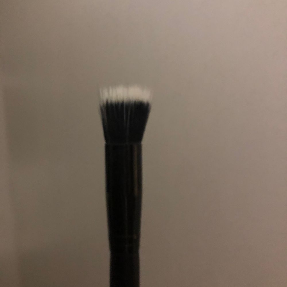 ELF Cosmetics stippling brush. Frakt: 11kr. Accessoarer.