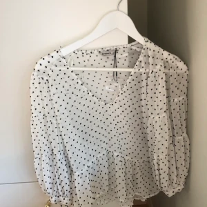 Blus  - Fin blus ifrån stradivarius! Aldrig använd! 