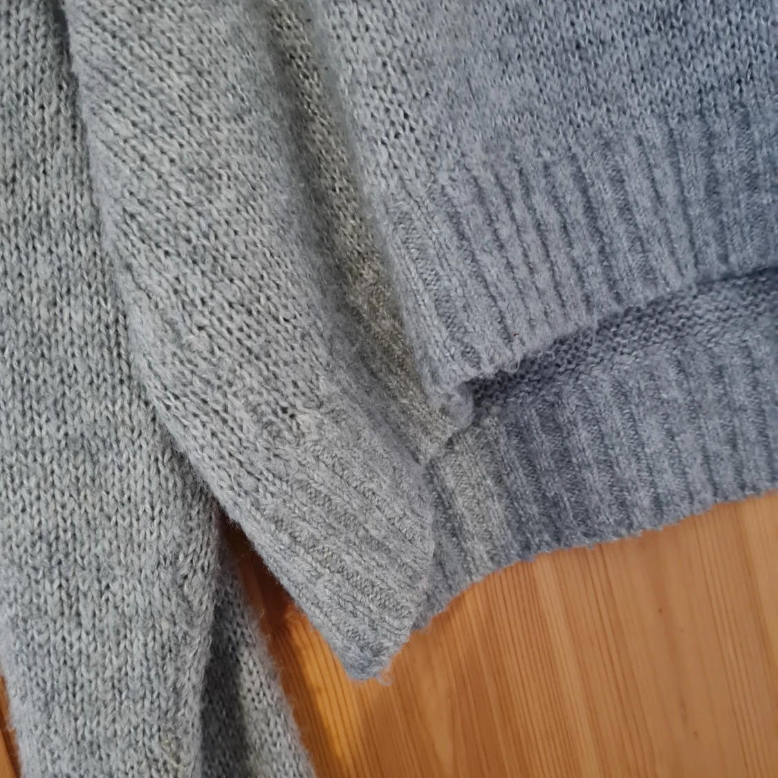 Grå stickad tröja - 91