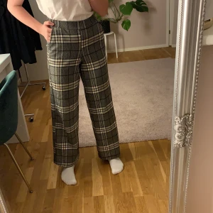 Byxor från Gina tricot  - Snygga och sköna byxor från Gina tricot i storlek XS! Pris 50 kr + frakt💓💓