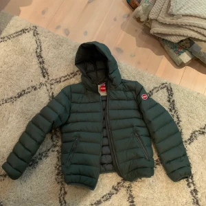 Colmar jacka - Superfin colmarjacka i bra skick! Endast en liten repa på armen (framgår på bilden).💞 köpt för 3000kr men säljer för 800kr.