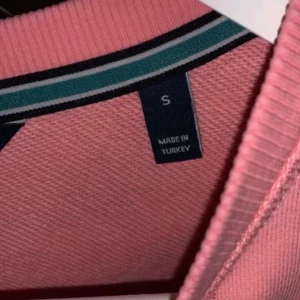 Gant tröja💞 - Inte så använd men märket där fram e lite trasigt 💞 stl S 