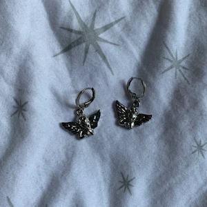 Ängel örhängen  - Säljer dessa fina örhängen, endast testade men var inte min stil. Fri frakt!