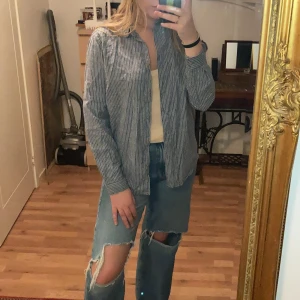 Lager 157 premium_organic skjorta - Storlek M den är i väldigt fint skick. Använd vid max 3 tillfällen. 