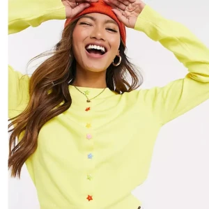 Kofta - Fin gul kofta från asos med olika färgade knappar!! Aldrig använd prislapp kvar, buda!!!!❣️❣️❣️