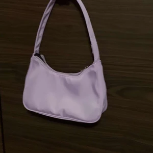 Lila väska  - Min lila väska ifrån shein. Möts upp i Malmö eller så betalar du frakt