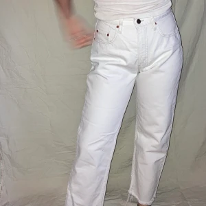 Levis 615 - Vita Levis 615. Modellen 160 och har vanligtvis strl S. W30 L32