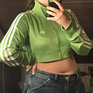 Adidas zip up - Adidas grön cropped zipup💕