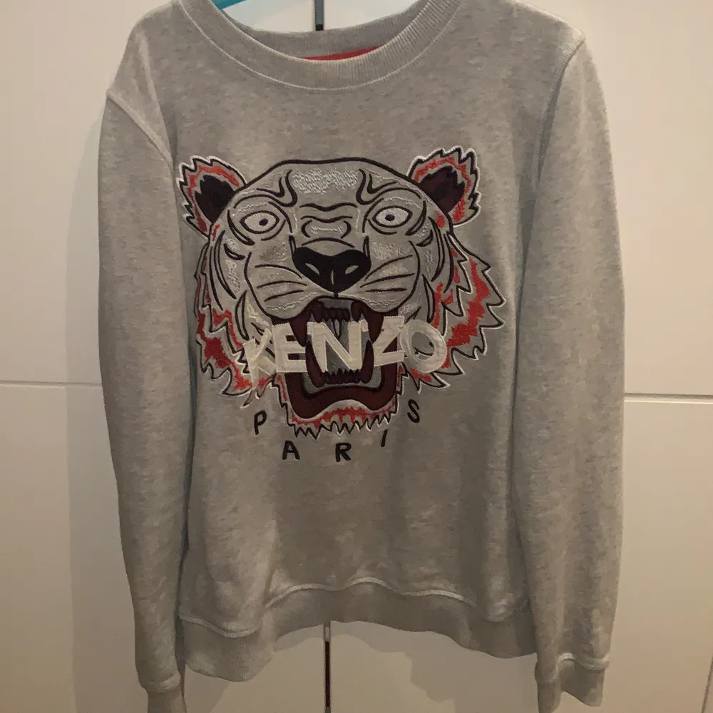 Tre år gammal kenzo tröja. Bra skick! Nypris: 2000kr. Tröjor & Koftor.