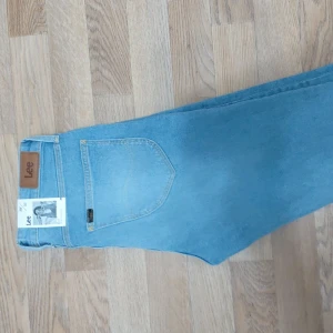 Lee ELYY slim straight  - Helt oanvända tags kvar aldrig provade 